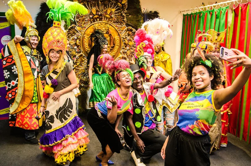 Visite des coulisses du carnaval dans la ville de Samba